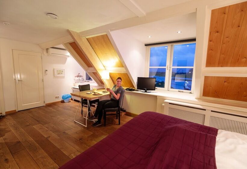 غرفة ديلوكس, T Veerhuys