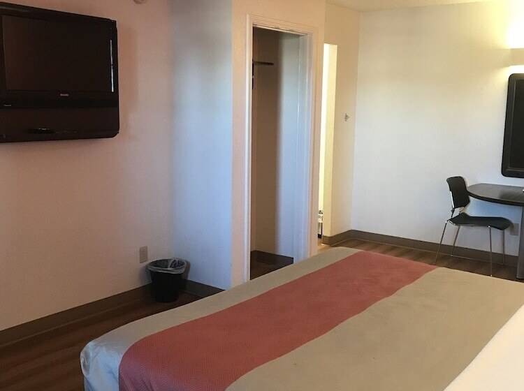 غرفه قياسيه سريرين مزدوجين, Econo Lodge