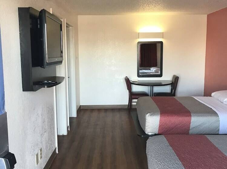 غرفه قياسيه سريرين مزدوجين, Econo Lodge