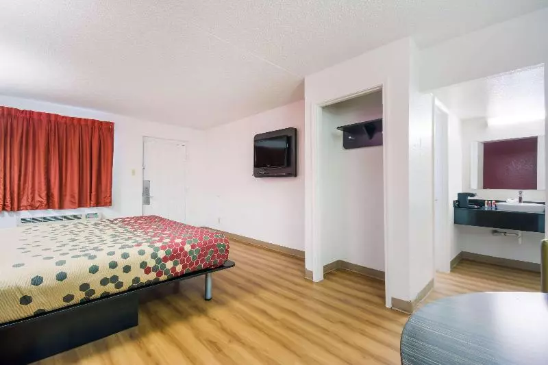 キングサイズベッドのスタンダードルーム, Econo Lodge