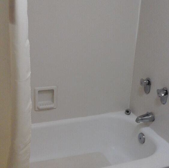 غرفه قياسيه سريرين مزدوجين, Knights Inn   Lithonia