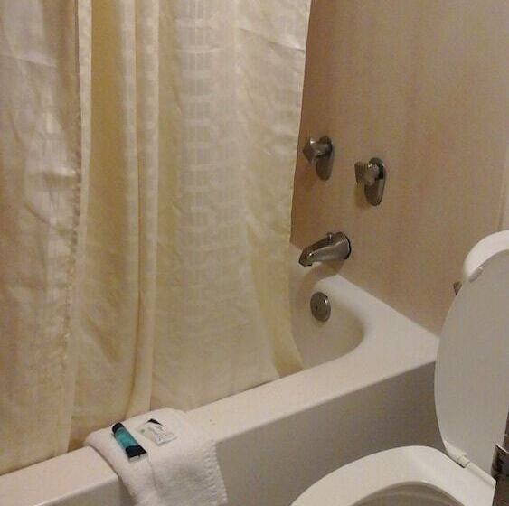 غرفه قياسيه سريرين مزدوجين, Knights Inn   Lithonia