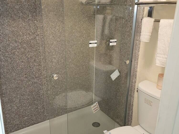 غرفه قياسيه سريرين مزدوجين, Knights Inn   Lithonia