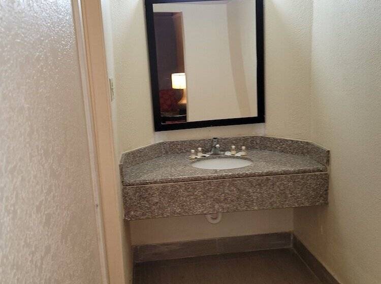 غرفه قياسيه سريرين مزدوجين, Knights Inn   Lithonia