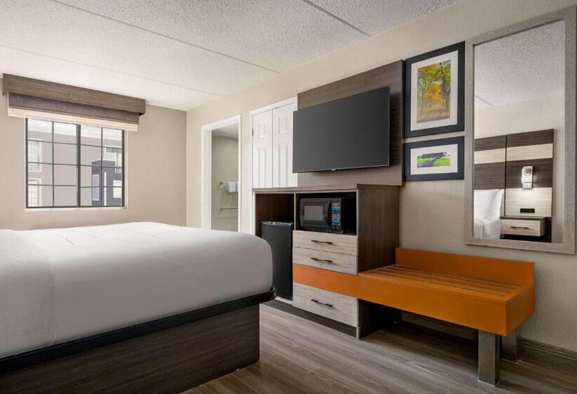 اتاق استاندارد با تخت بزرگ برای معلولان, La Quinta Inn Lexington Horse Park