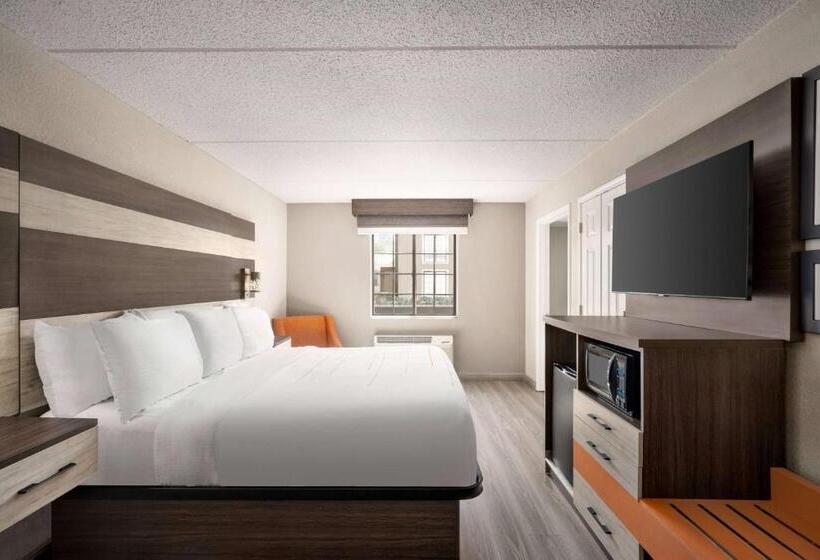 اتاق استاندارد با تخت بزرگ برای معلولان, La Quinta Inn Lexington Horse Park