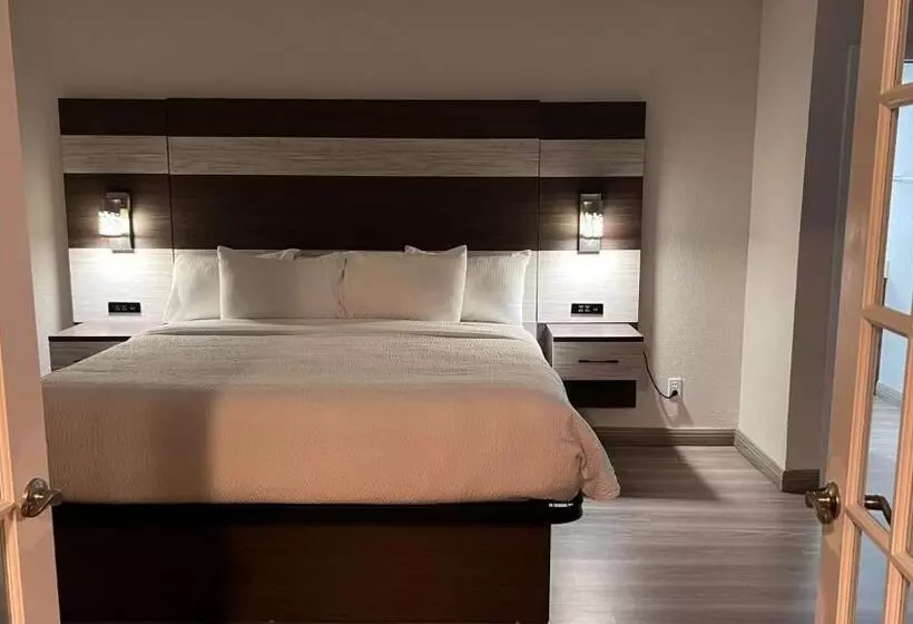 キングサイズベッドのスイートルーム, La Quinta Inn Lexington Horse Park