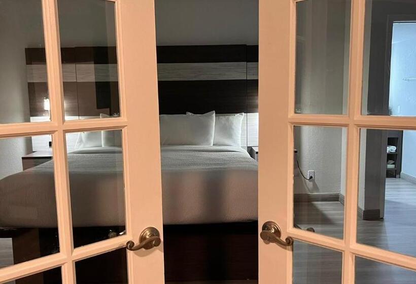 Люкс Кровать Кинг, La Quinta Inn Lexington Horse Park