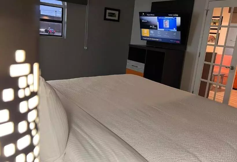 キングサイズベッドのスイートルーム, La Quinta Inn Lexington Horse Park