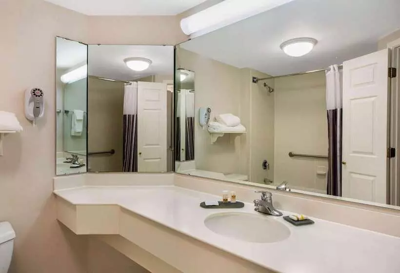 اتاق لوکس, La Quinta By Wyndham Greensboro Nc