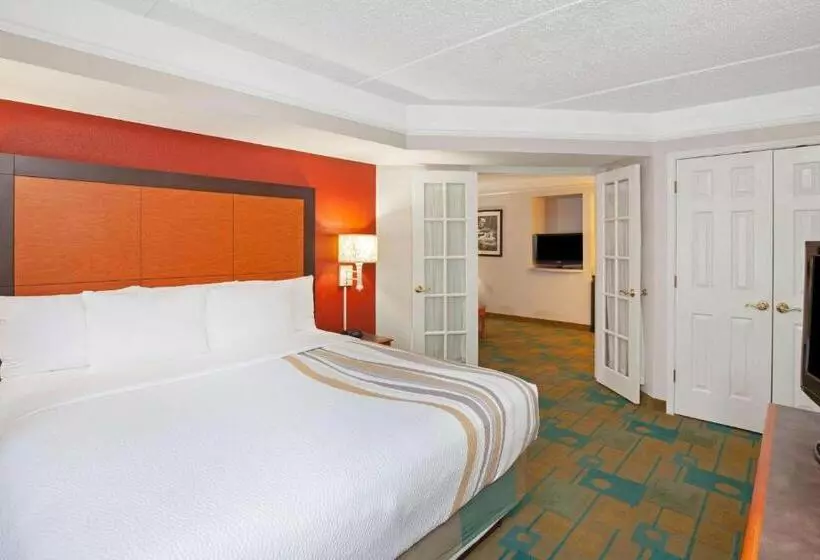 キングサイズベッドのデラックススイート, La Quinta By Wyndham Houston Galleria Area
