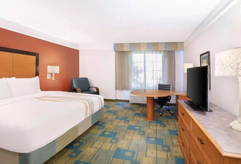 キングサイズベッドのデラックスルーム, La Quinta Inn & Suites By Wyndham Ocala
