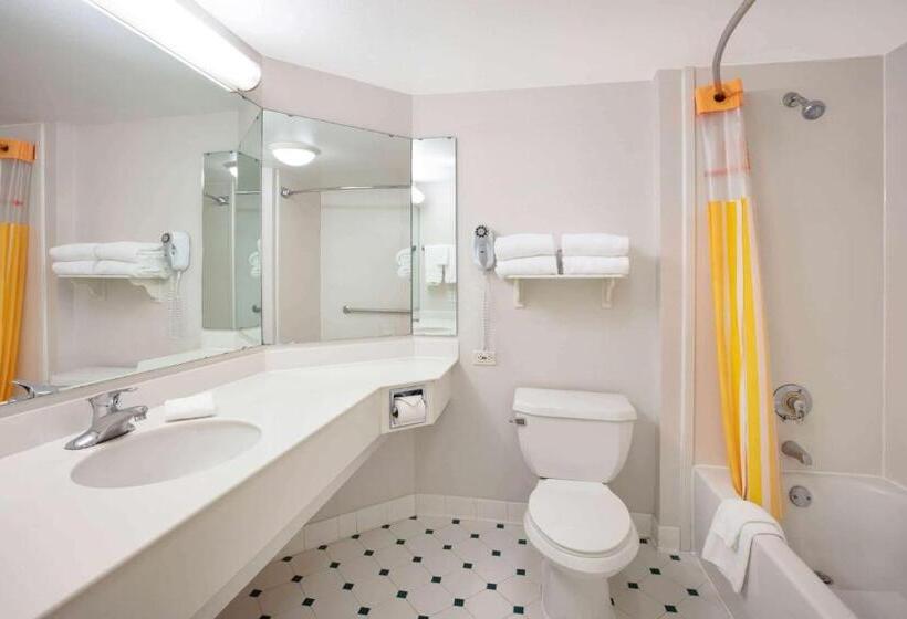 غرفة إدارية سرير كينج, La Quinta Inn & Suites By Wyndham Ocala