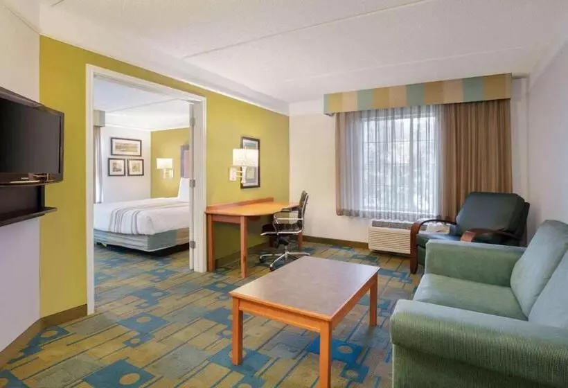 キングサイズベッドのスイートルーム, La Quinta Inn & Suites By Wyndham Ocala