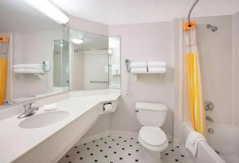 キングサイズベッドのスイートルーム, La Quinta Inn & Suites By Wyndham Ocala