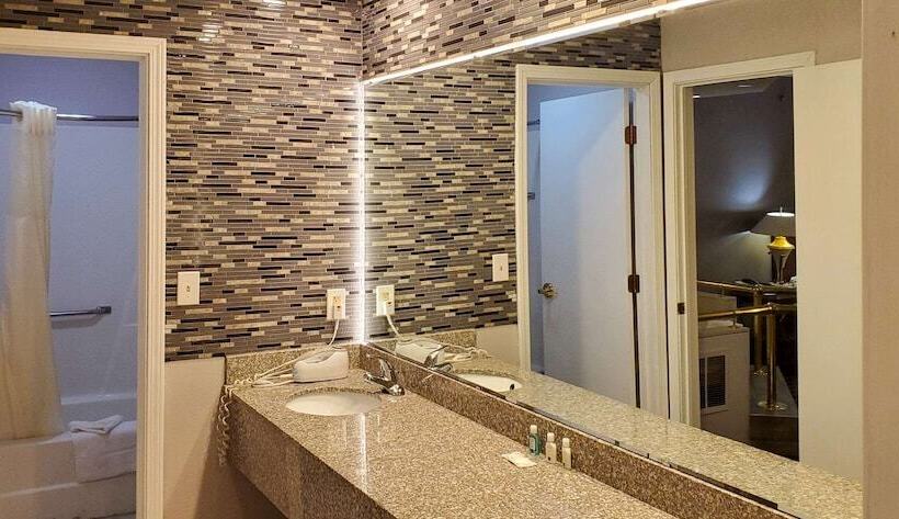 스위트 킹사이즈 침대, Quality Inn & Suites Cincinnati I 275