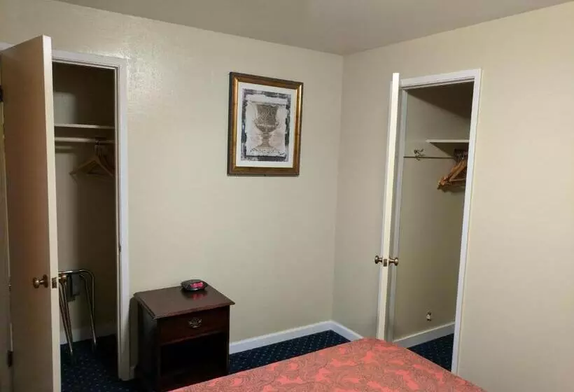 سوییت, La Hacienda Motel
