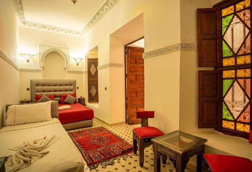 اتاق راحتی سه تخته, Riad Aymane