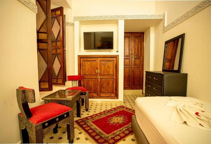 اتاق راحتی سه تخته, Riad Aymane