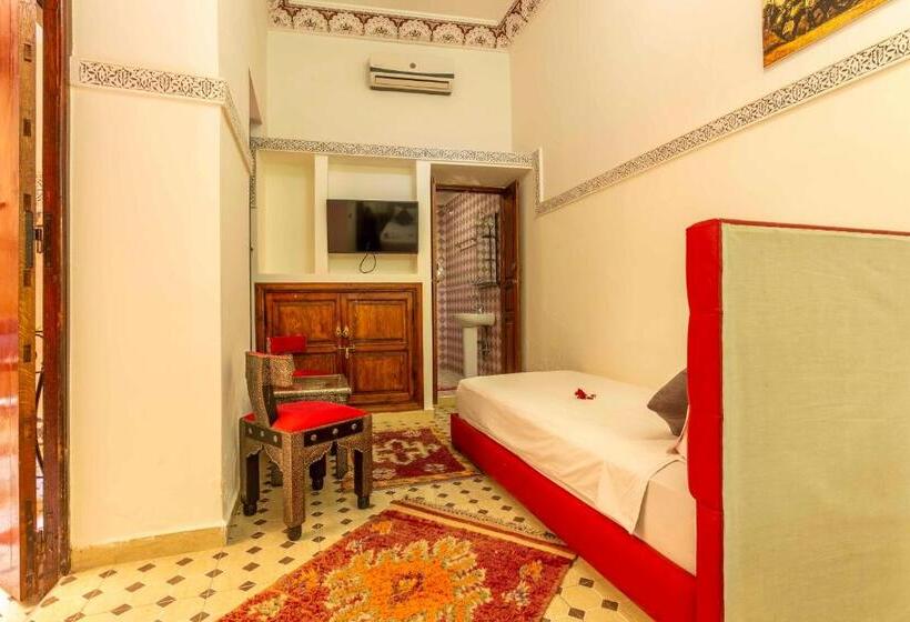 اتاق استاندارد سه نفره, Riad Aymane