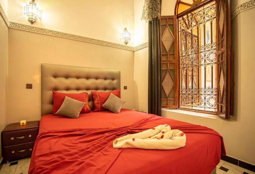 اتاق استاندارد سه نفره, Riad Aymane