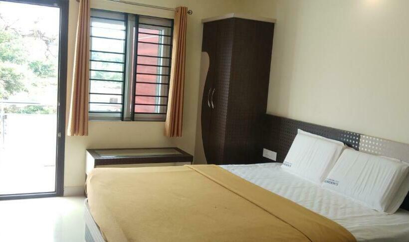 اتاق لوکس با بالکن, Joldal Residency