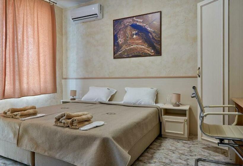 バルコニー付きスタンダードルーム, Kings View