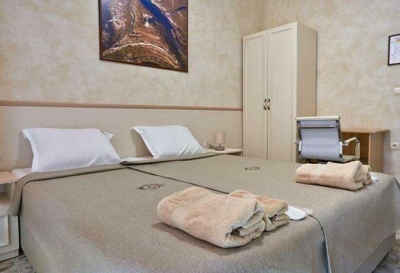 バルコニー付きスタンダードルーム, Kings View