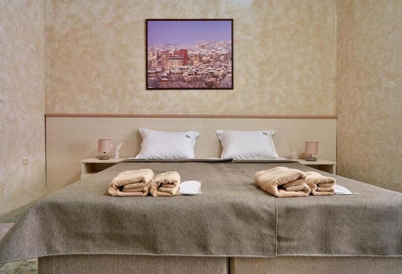 バルコニー付きスタンダードルーム, Kings View