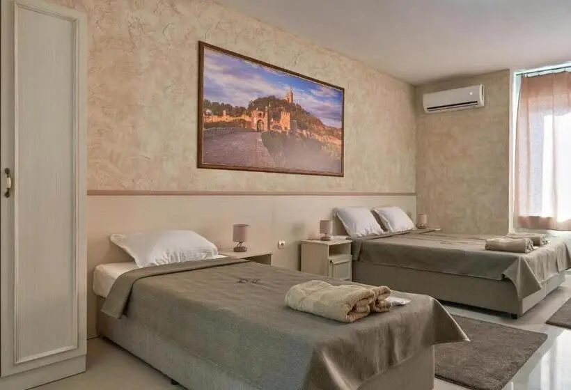 Standard Triple Room with Terrace, Kings View
