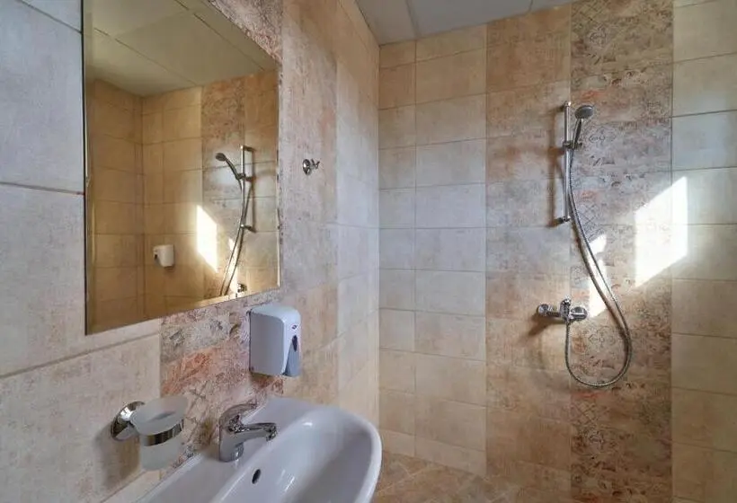 اتاق استاندارد چهار تخته, Kings View