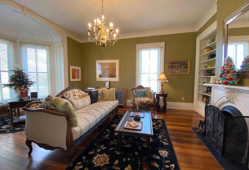 带大床的套房, Wildflower Ranch Inn