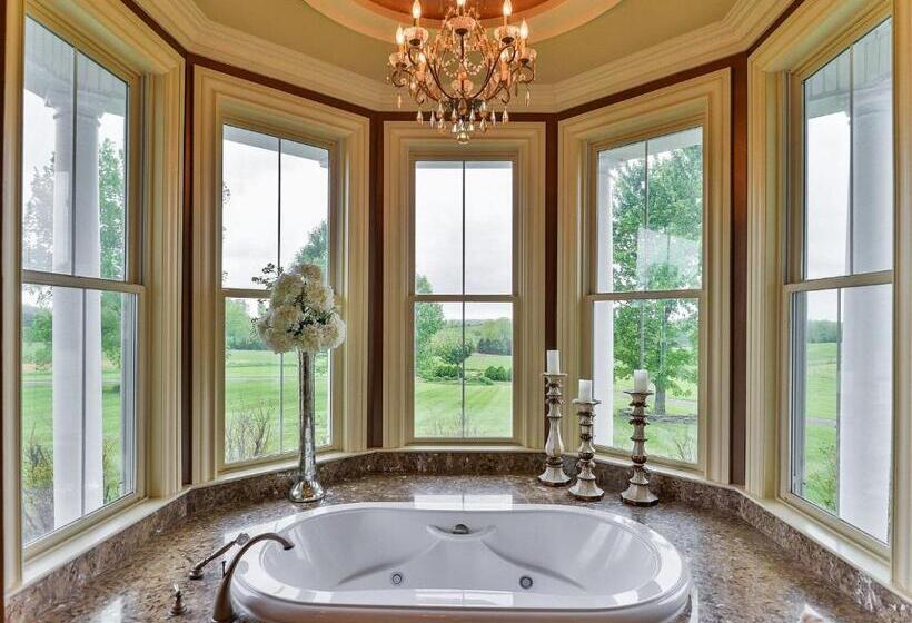 带大床的套房, Wildflower Ranch Inn