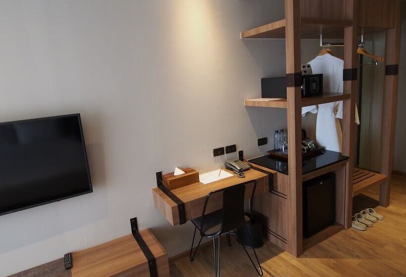 豪华房间, The Teak