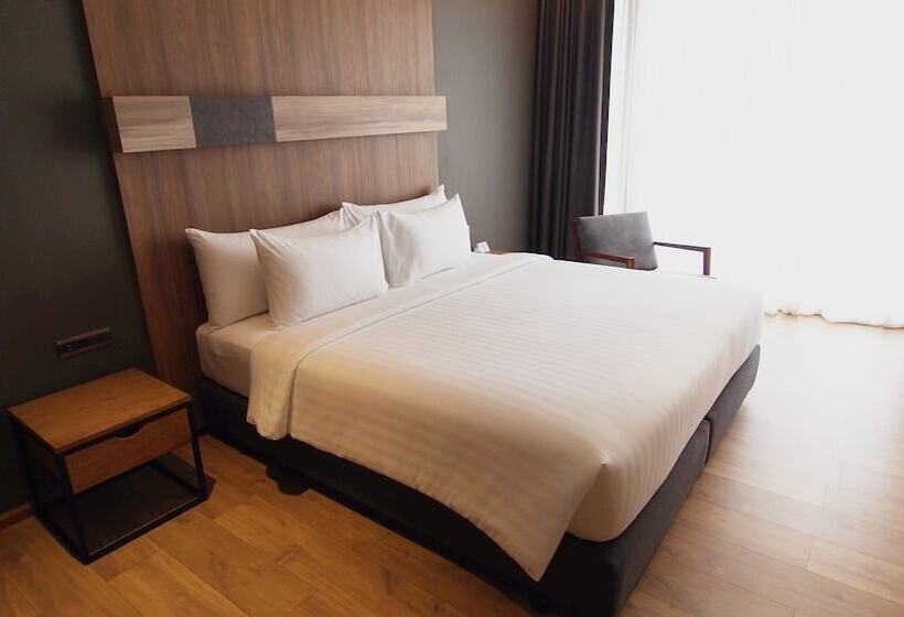 豪华房间, The Teak