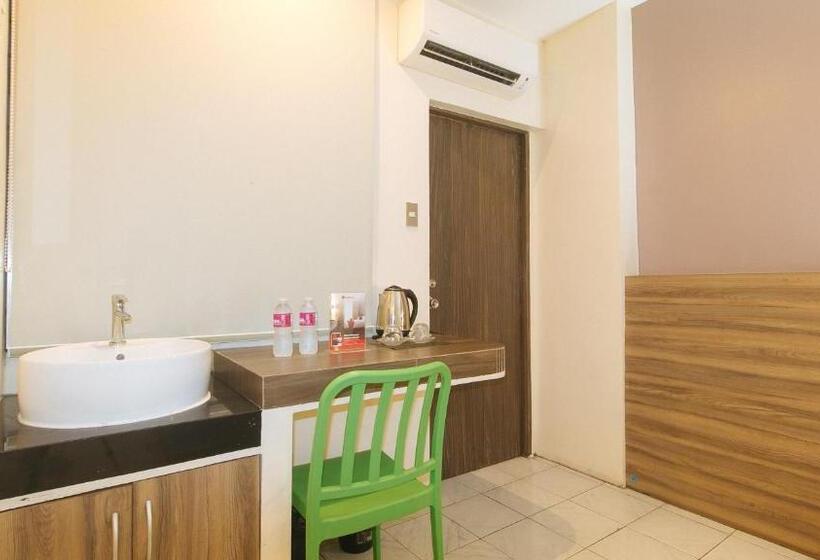 Deluxe Room, Reddoorz At V Plaza Hotel Manila