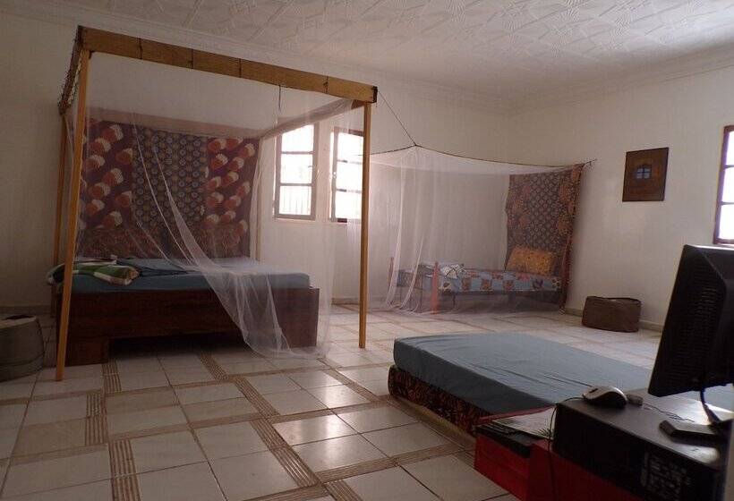 اتاق خانوادگی, Le Triskell Auberge Hostel