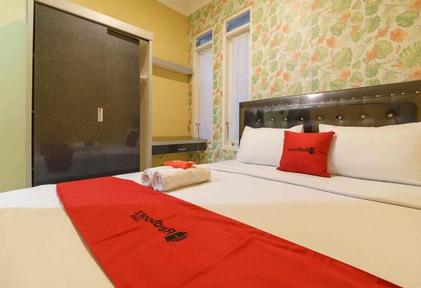 Номер Стандарт, Reddoorz Syariah Near Jam Gadang Bukittinggi 2