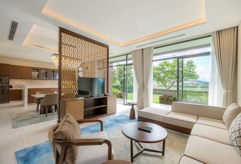 ویلای 4 خوابه, Wyndham Grand Kn Paradise Cam Ranh
