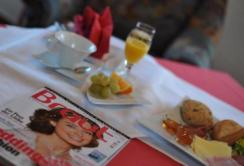 스탠다드 트리플 룸, Schloss Wiesenthau