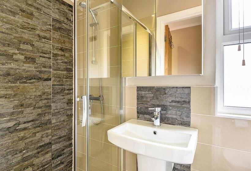 2ベッドルームハウス, Crake Valley