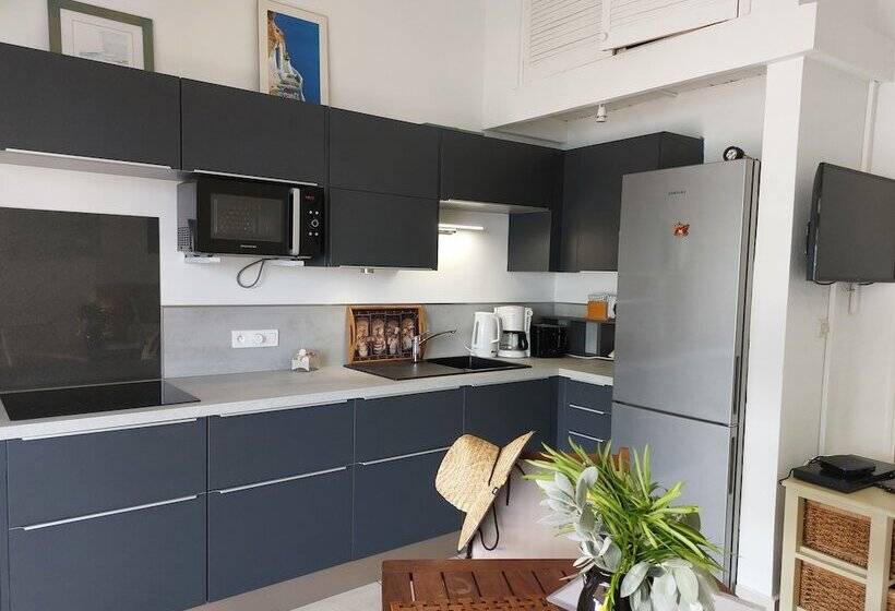 بانگلوی استاندارد, Les Balcons D'oyster Pond