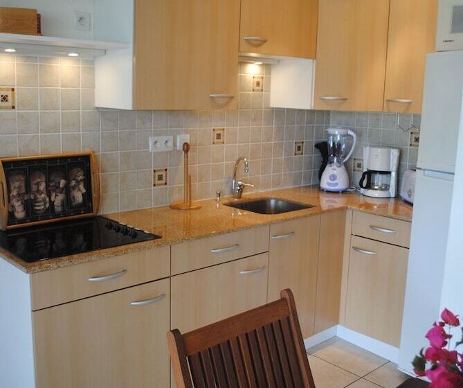 بانگلوی استاندارد, Les Balcons D'oyster Pond