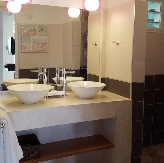 بانگلوی استاندارد, Les Balcons D'oyster Pond