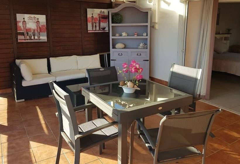 بانگلوی استاندارد, Les Balcons D'oyster Pond