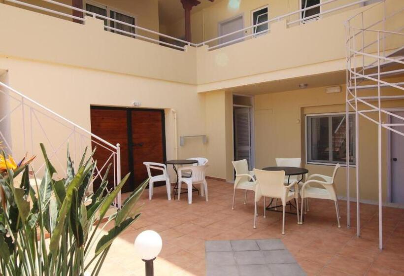 1베드룸 아파트 1층, Evropi