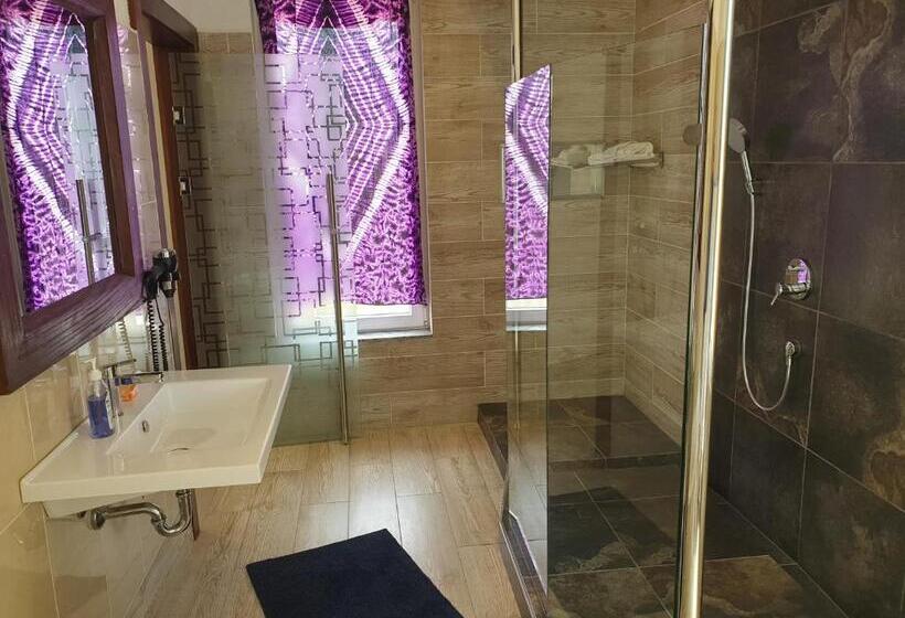 سوئیت با بالکن, Kasumai Beach Resort