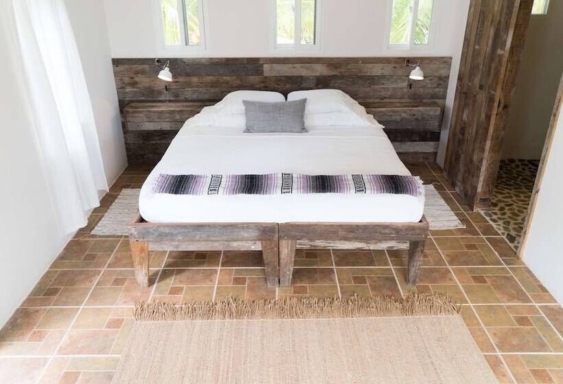 בקתה, Thatch Caye, A Muy Ono Resort