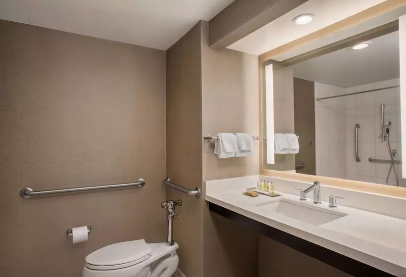 اتاق استاندارد با 2 تخت دوبل, Doubletree By Hilton Los Angeles Norwalk
