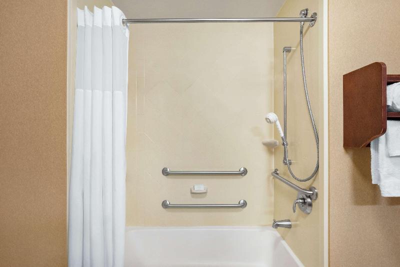 스탠다드 룸 킹사이즈 침대, Doubletree By Hilton Los Angeles Norwalk